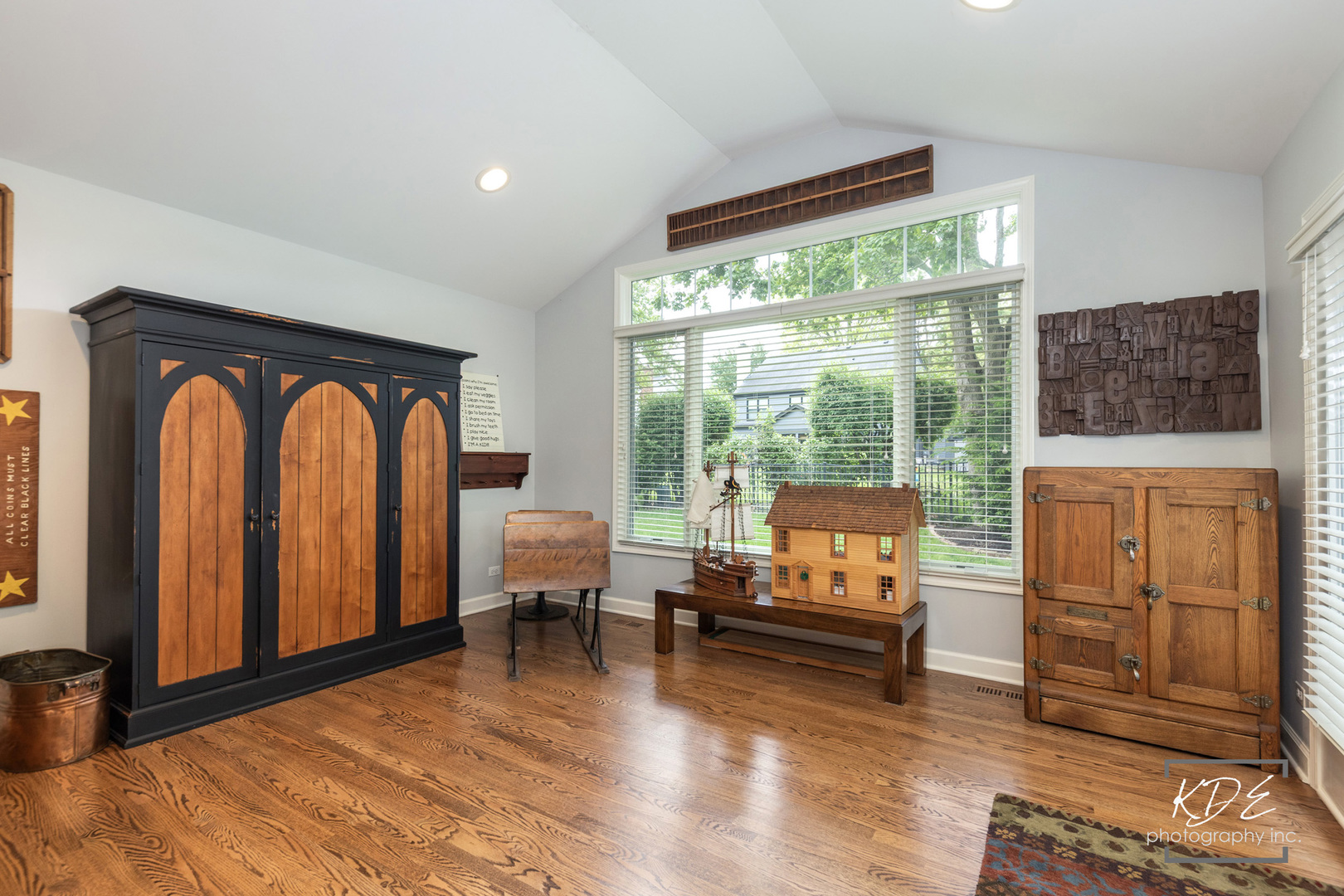1126 Kings Point Court, Naperville, IL 60563
