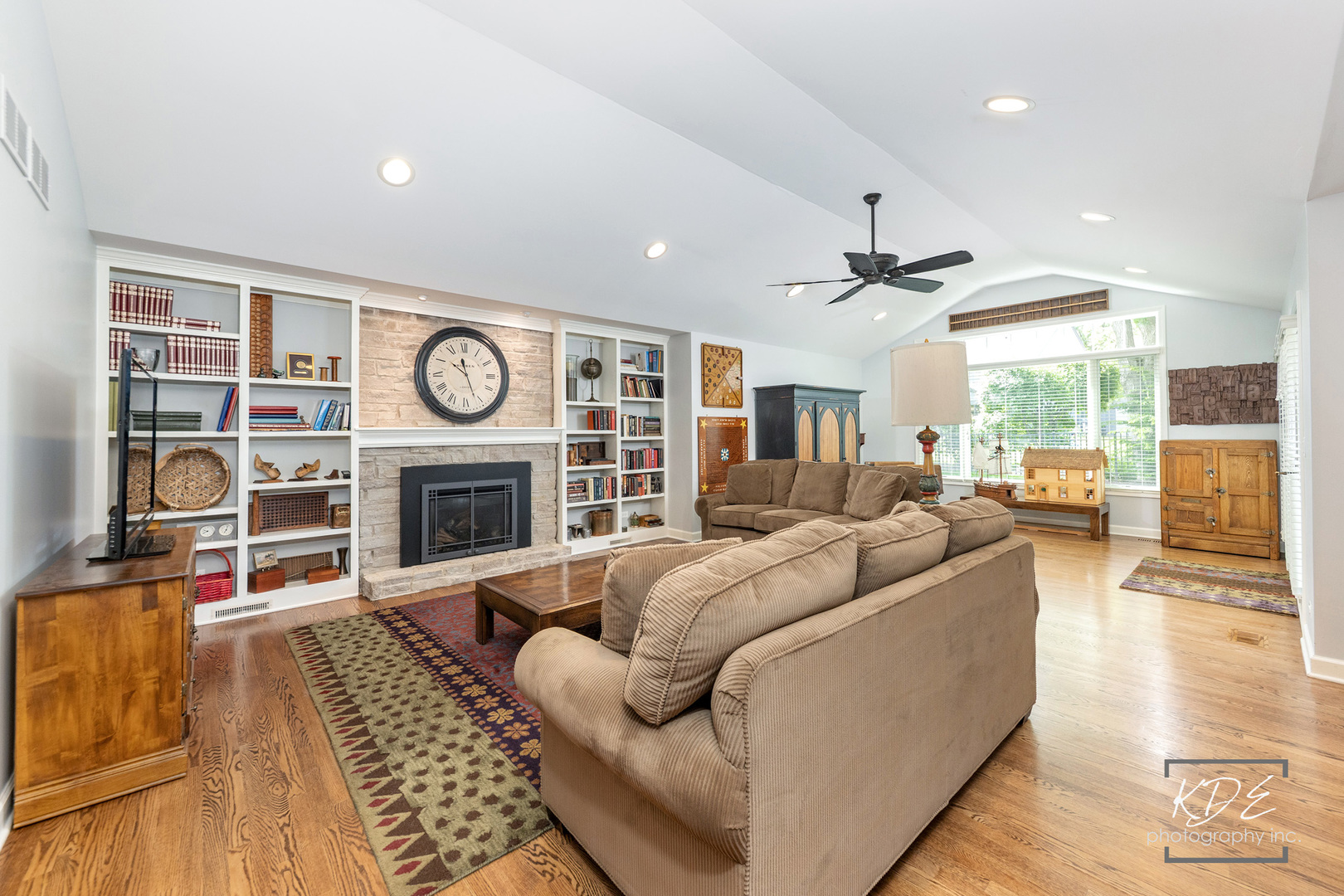1126 Kings Point Court, Naperville, IL 60563