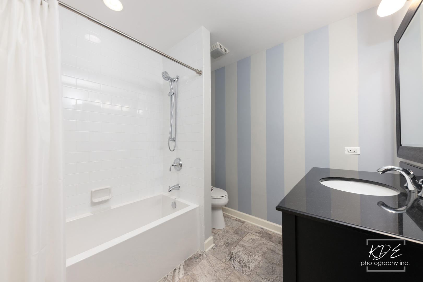 1126 Kings Point Court, Naperville, IL 60563