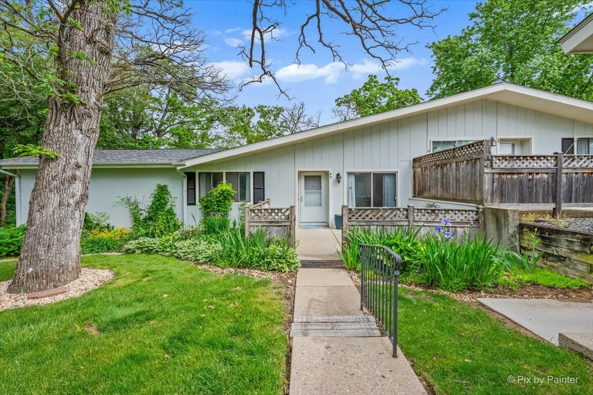 915 Royal Drive #A3, McHenry, IL 60050