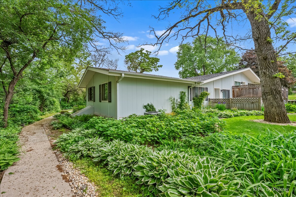 915 Royal Drive #A3, McHenry, IL 60050