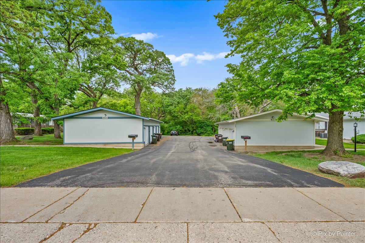915 Royal Drive #A3, McHenry, IL 60050
