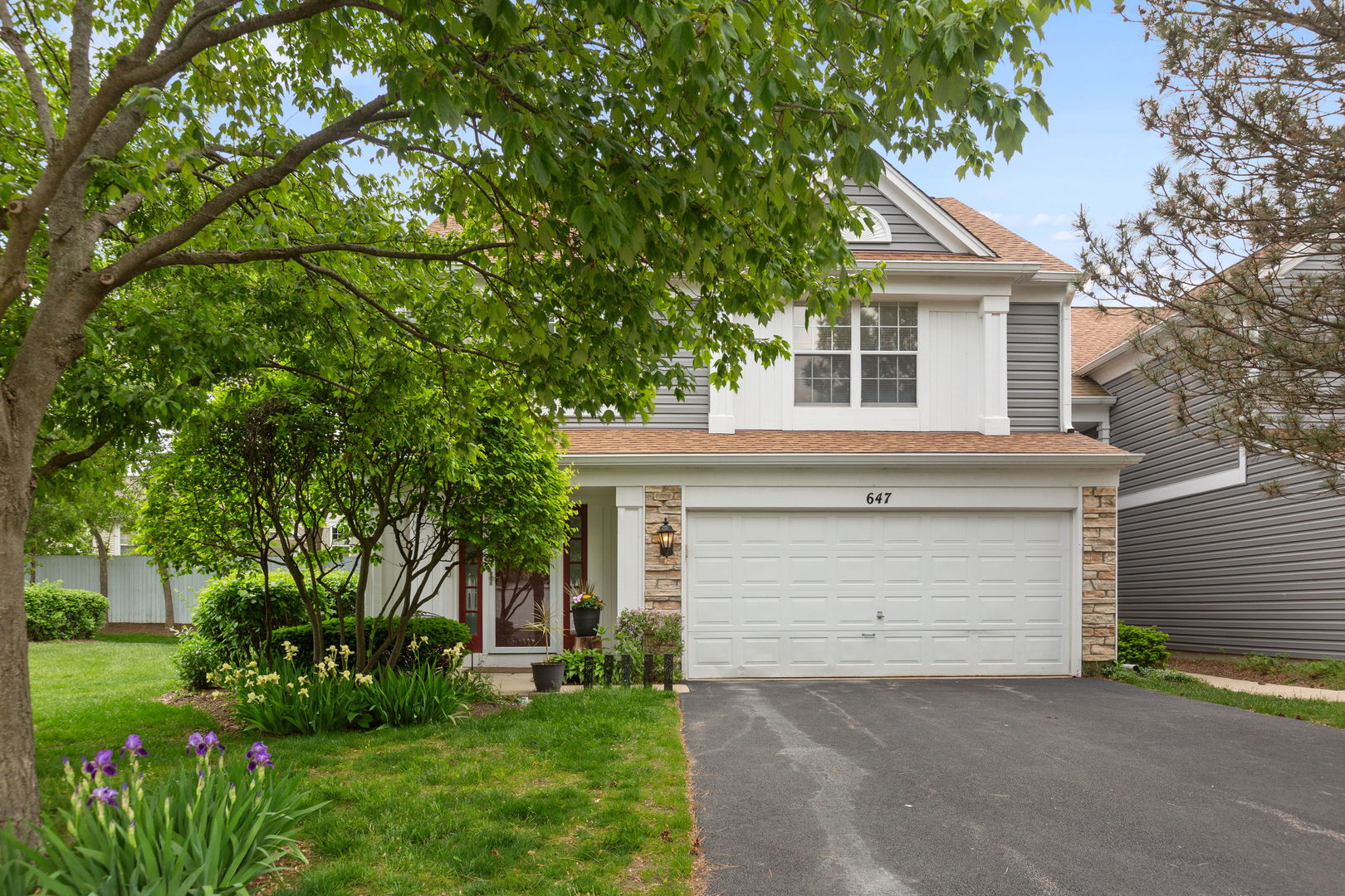 647 N Charter Hall Drive, Palatine, IL 60067