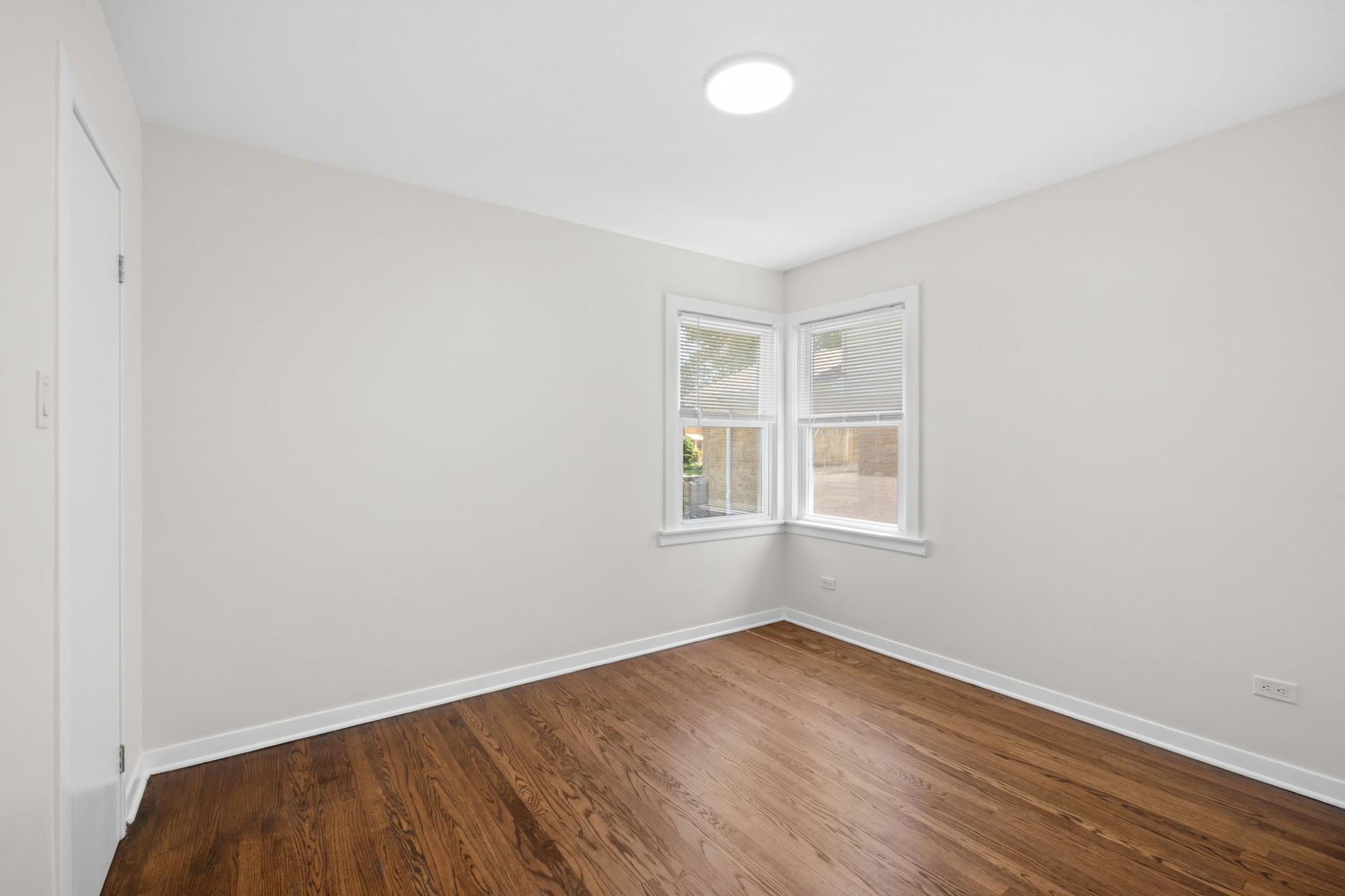 6207 W Eastwood Avenue, Chicago, IL 60630
