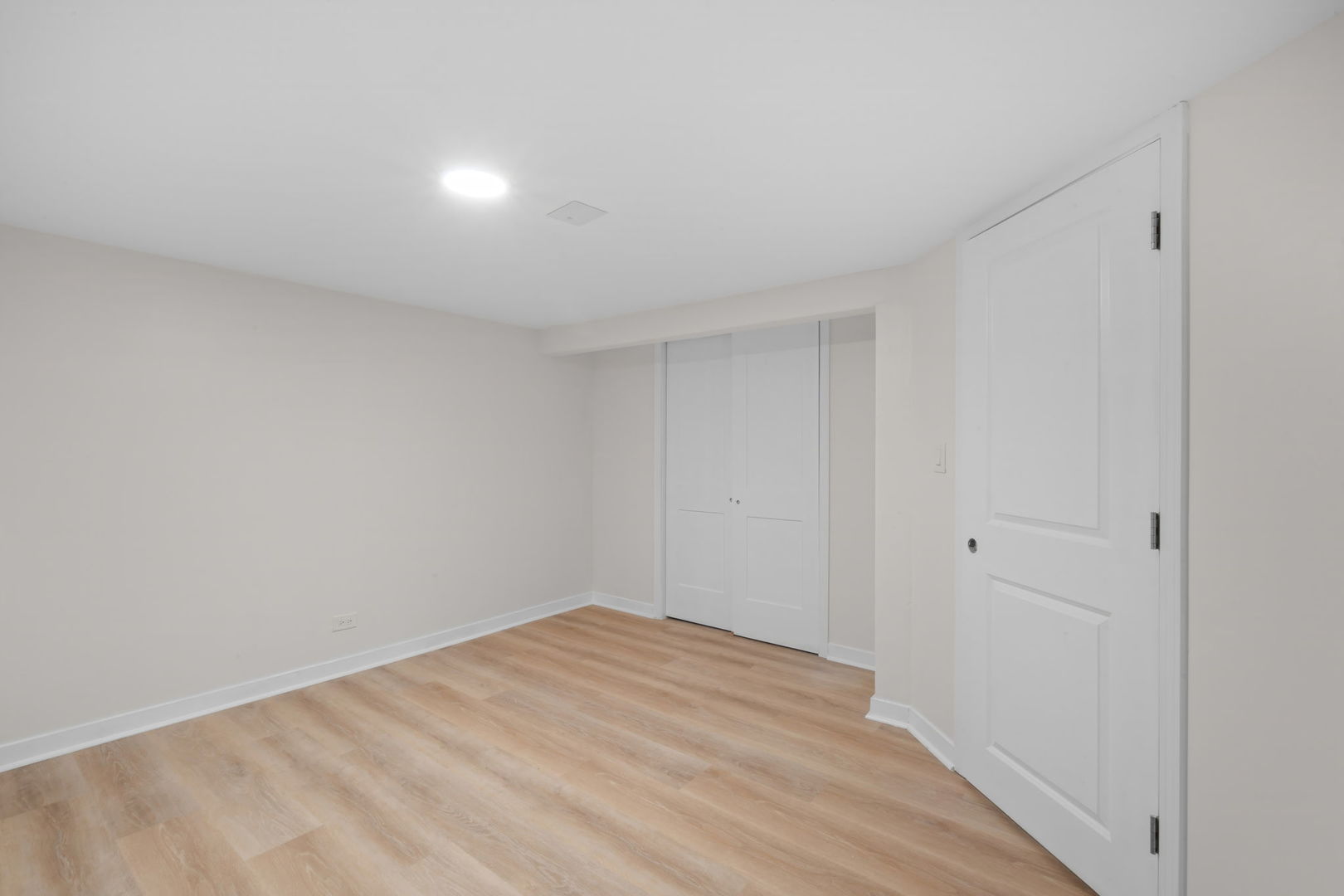 6207 W Eastwood Avenue, Chicago, IL 60630