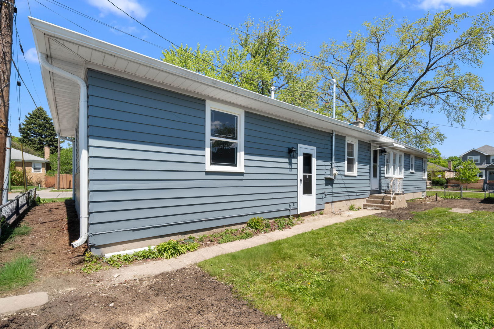 6207 W Eastwood Avenue, Chicago, IL 60630