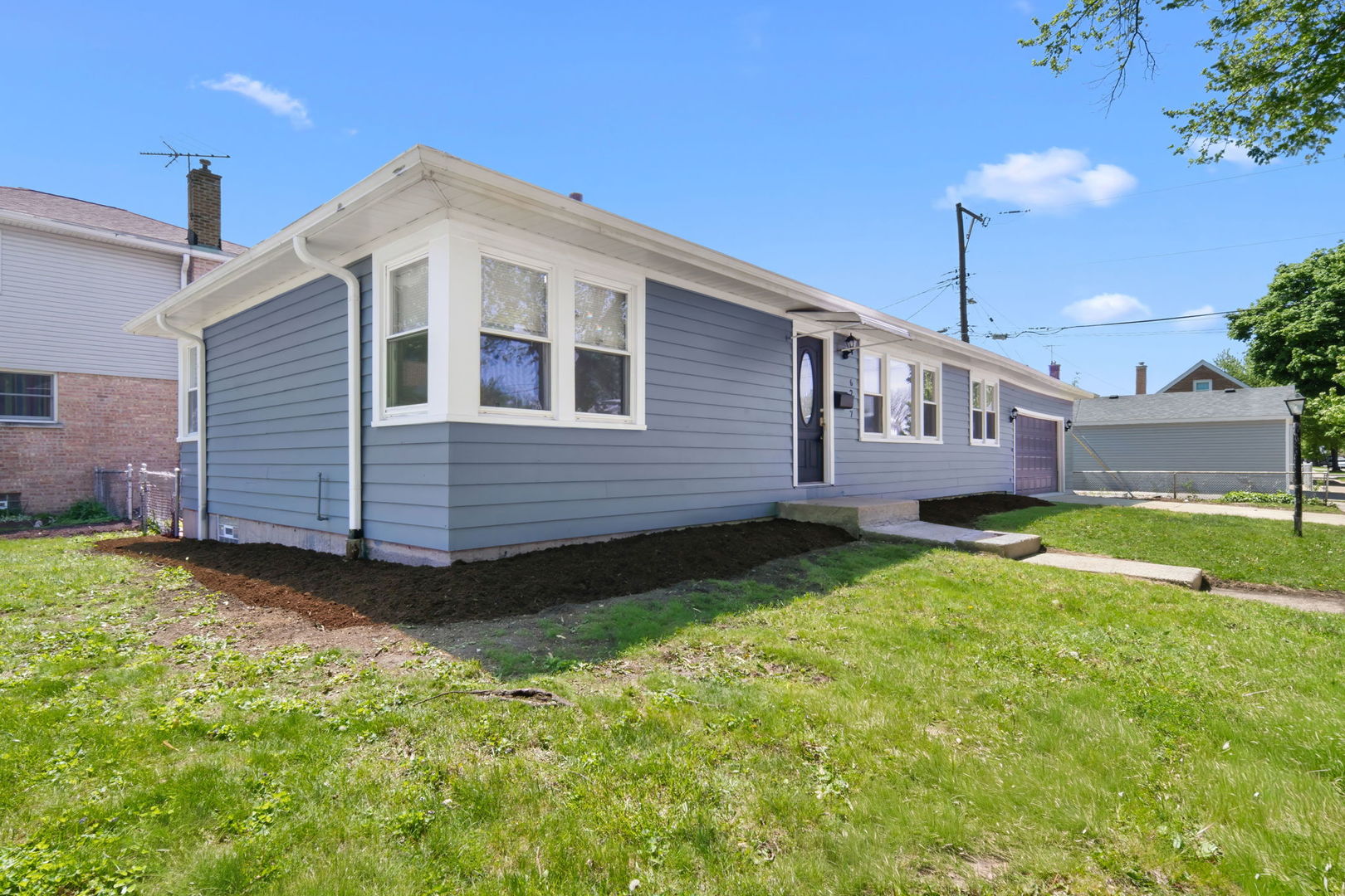 6207 W Eastwood Avenue, Chicago, IL 60630