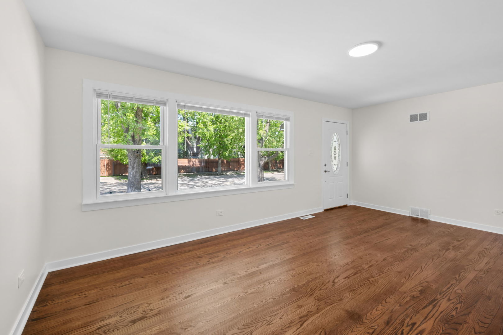 6207 W Eastwood Avenue, Chicago, IL 60630