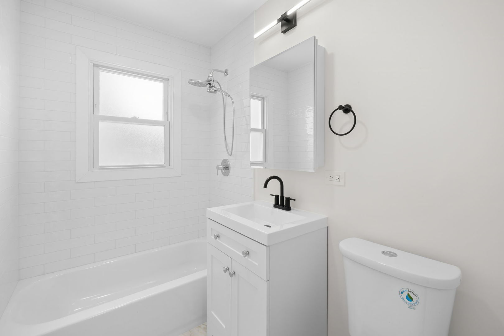 6207 W Eastwood Avenue, Chicago, IL 60630