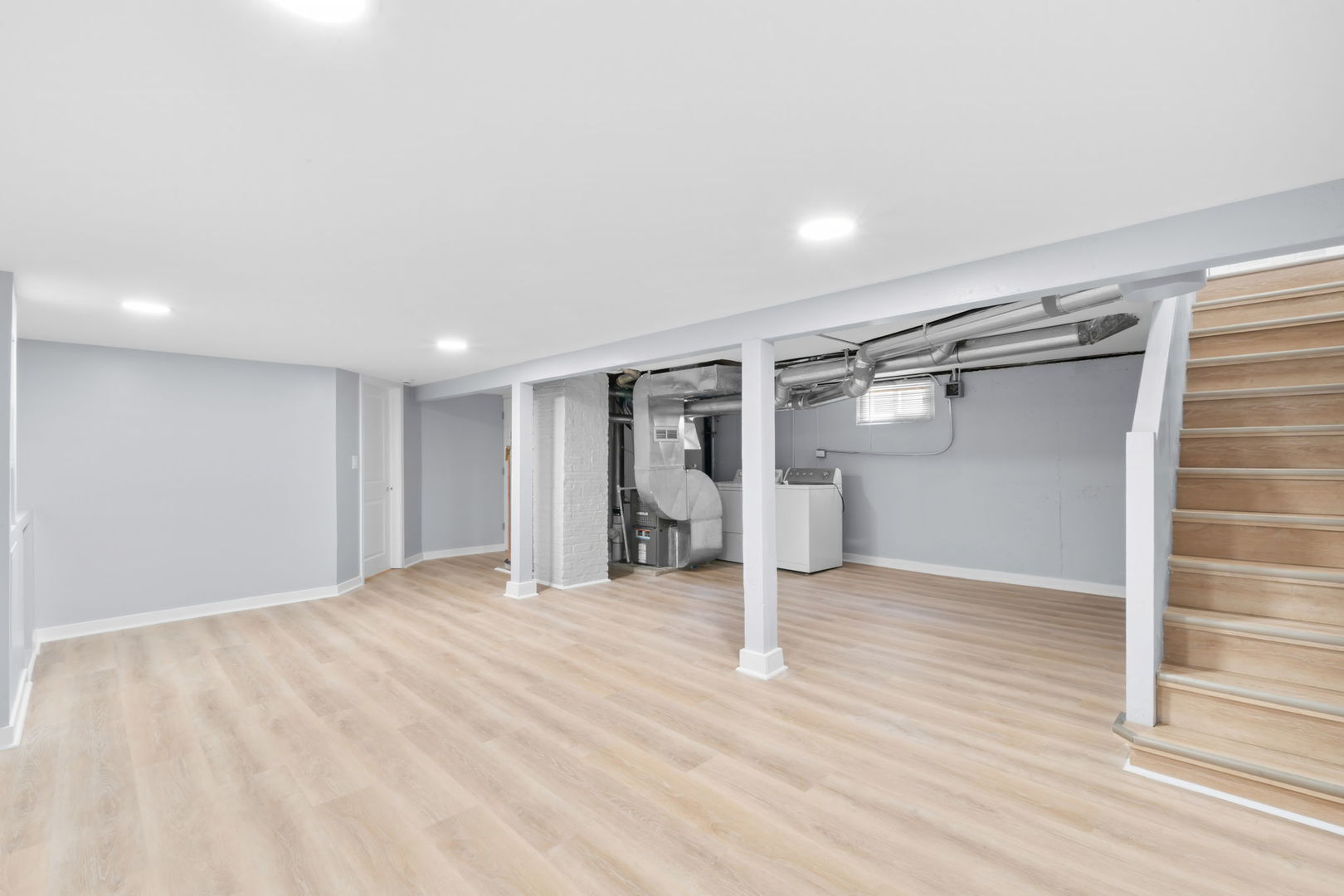 6207 W Eastwood Avenue, Chicago, IL 60630