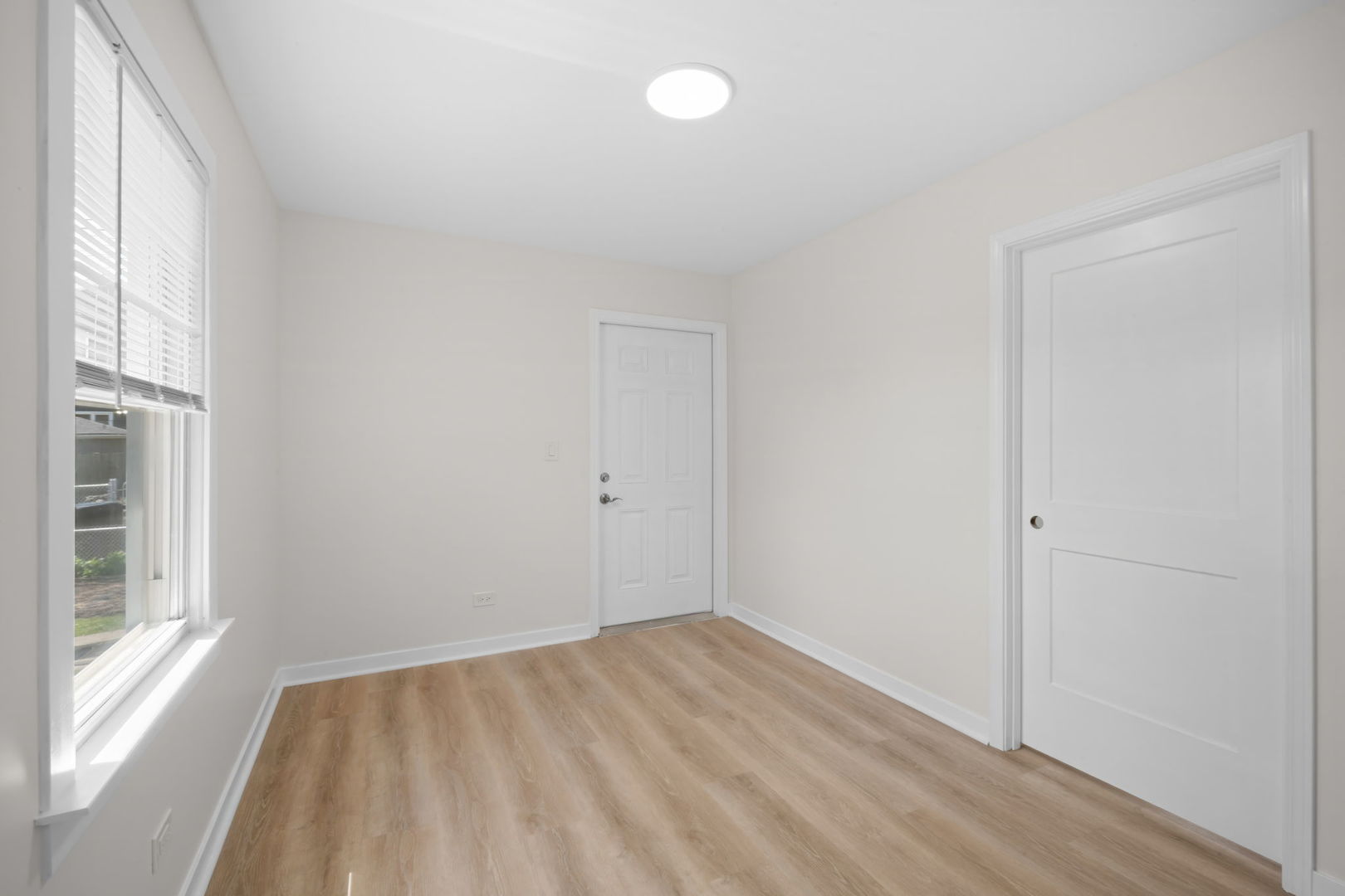 6207 W Eastwood Avenue, Chicago, IL 60630