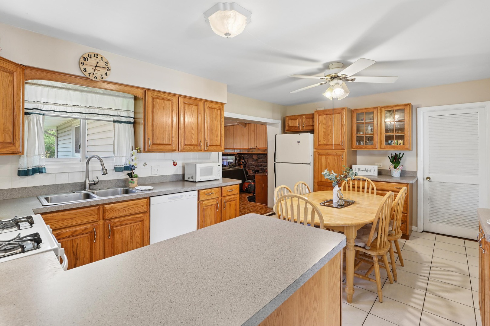 2N160 Fairfield Avenue, Lombard, IL 60148
