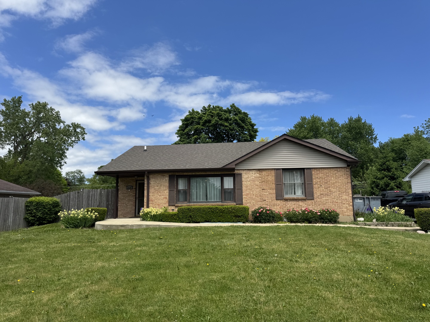 2130 Hawthorne Lane, Waukegan, IL 60087