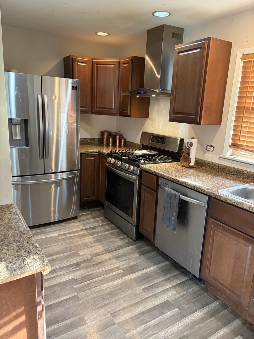 2130 Hawthorne Lane, Waukegan, IL 60087