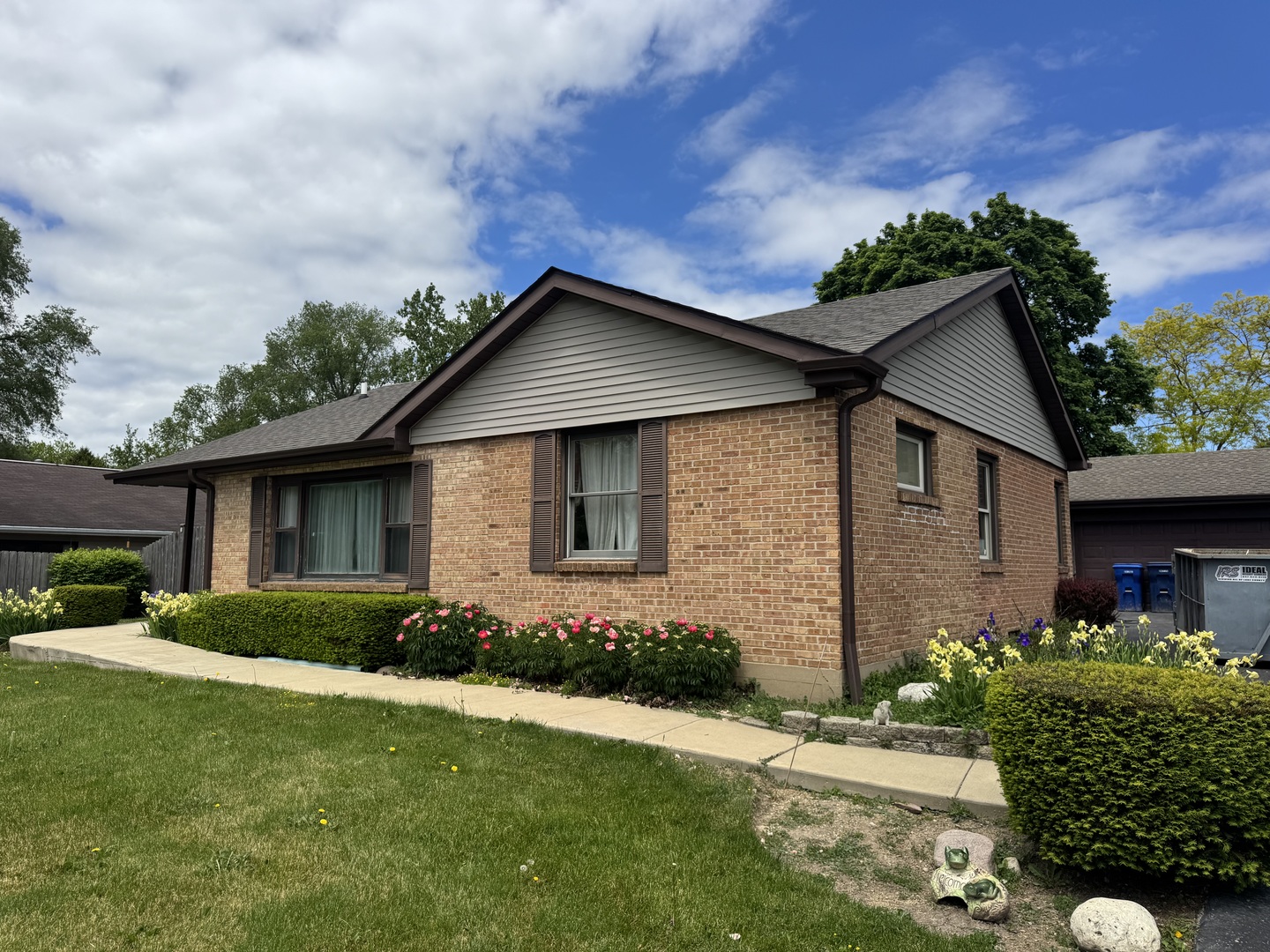 2130 Hawthorne Lane, Waukegan, IL 60087