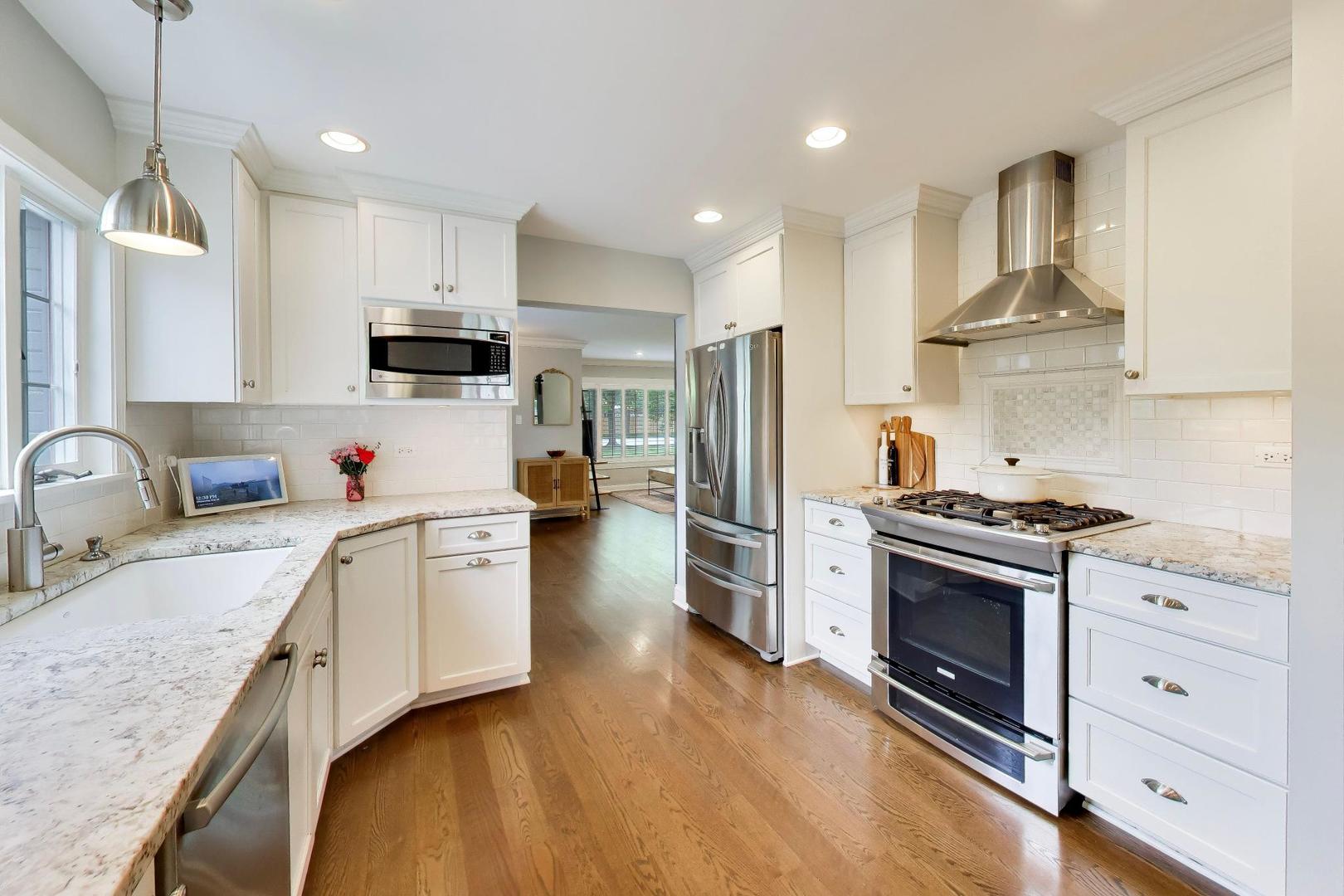 5340 Wolf Road, Western Springs, IL 60558