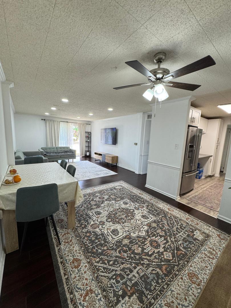 920 Beau Drive #207, Des Plaines, IL 60016