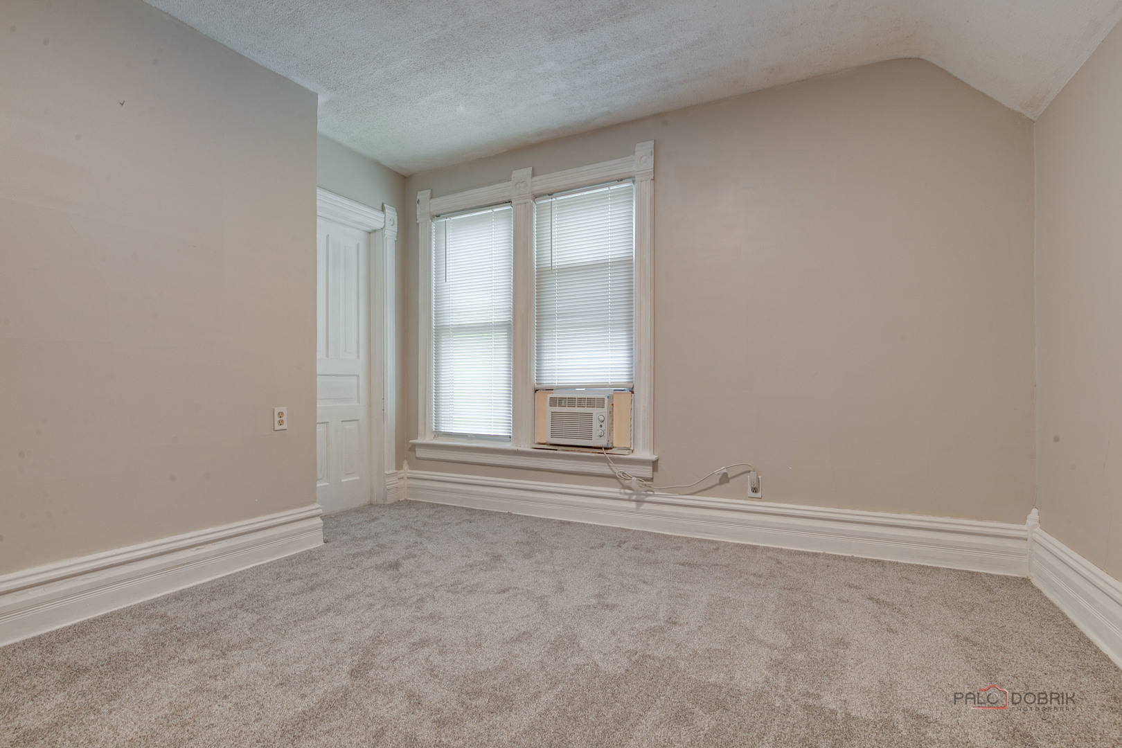 228 S Lincoln Avenue, Waukegan, IL 60085