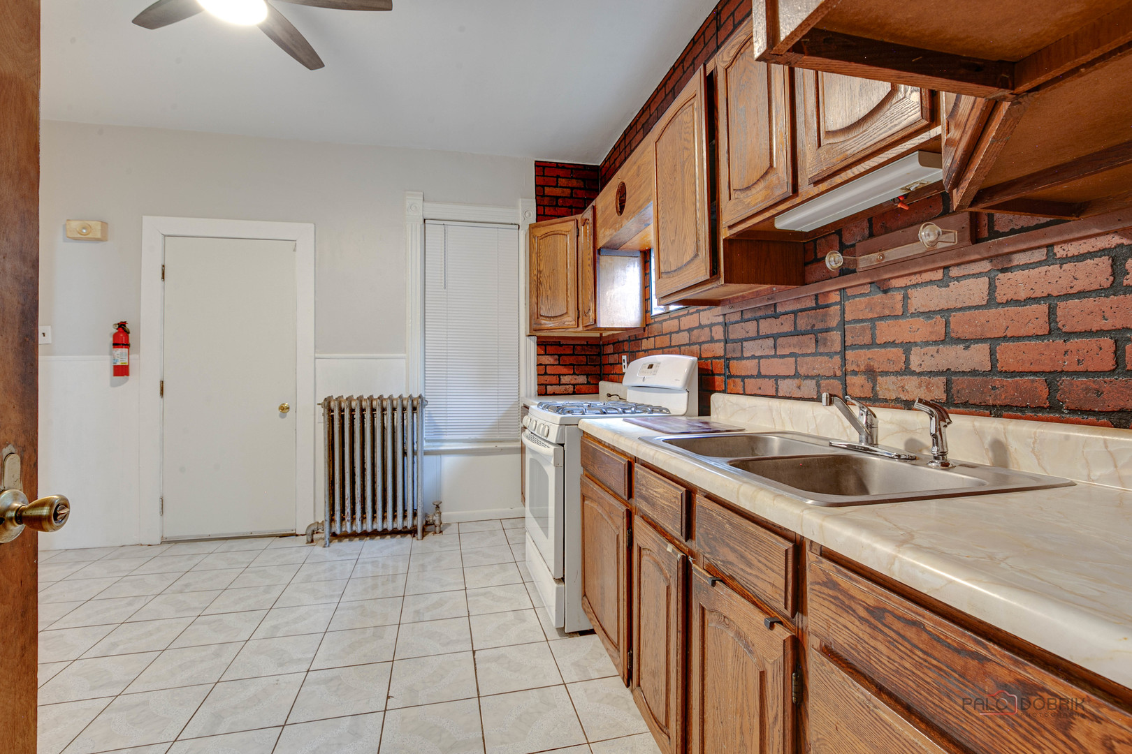 228 S Lincoln Avenue, Waukegan, IL 60085