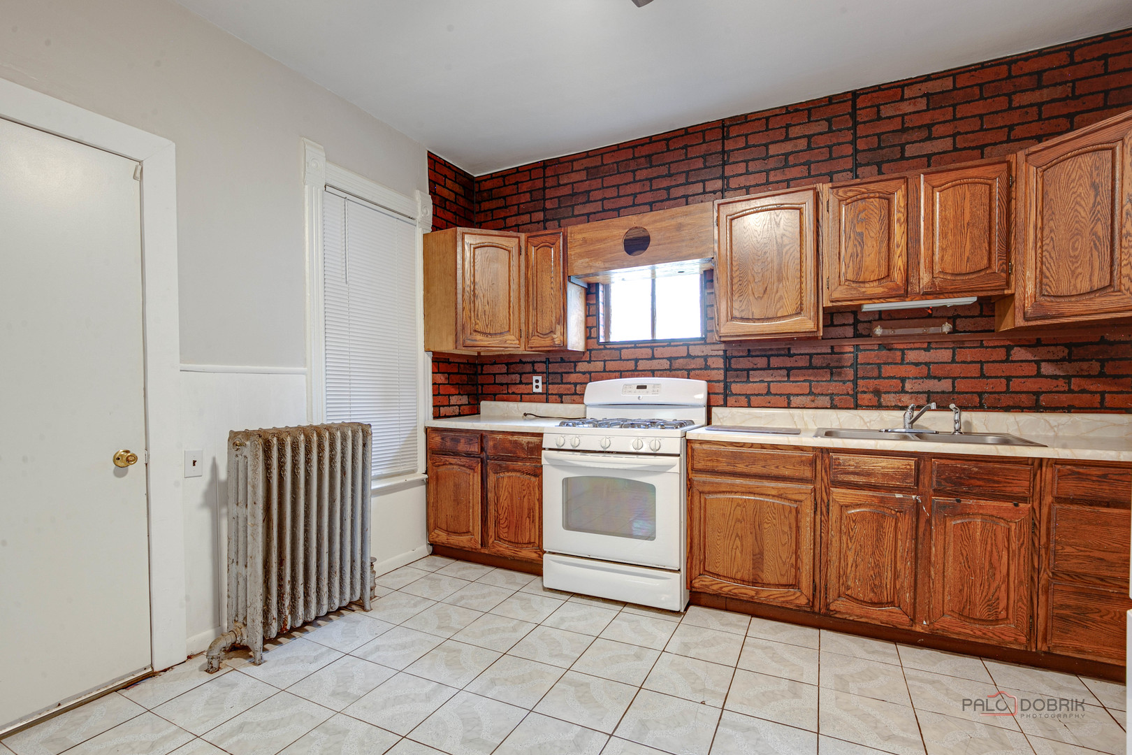 228 S Lincoln Avenue, Waukegan, IL 60085