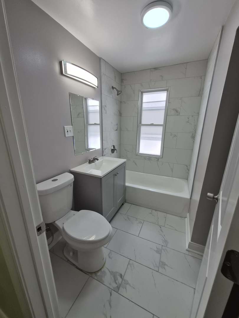 1234 W 72nd Street, Chicago, IL 60636