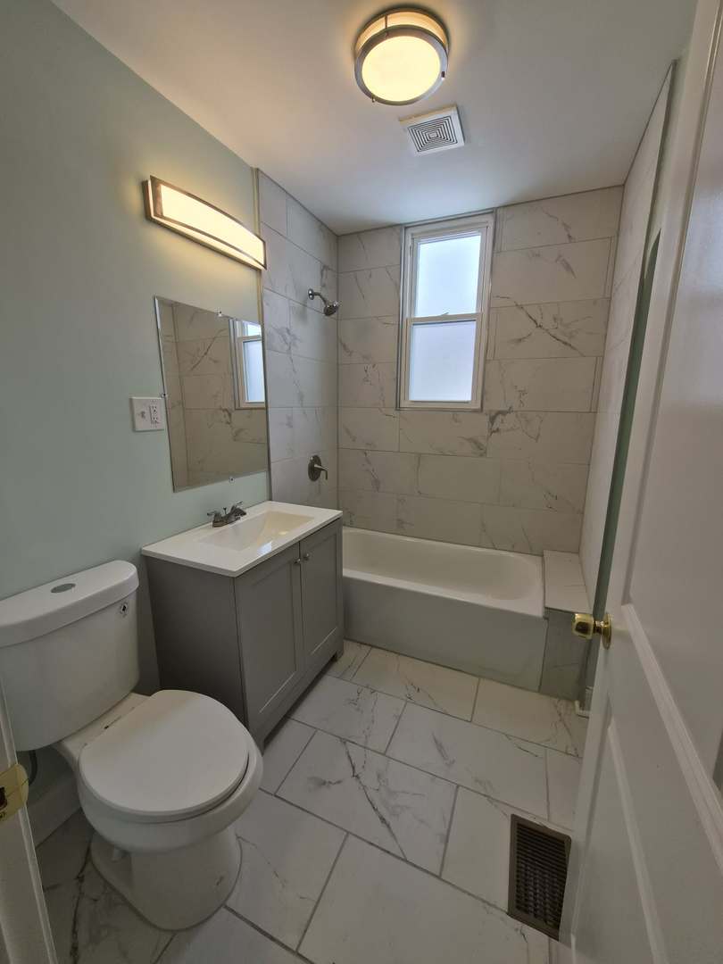 1234 W 72nd Street, Chicago, IL 60636