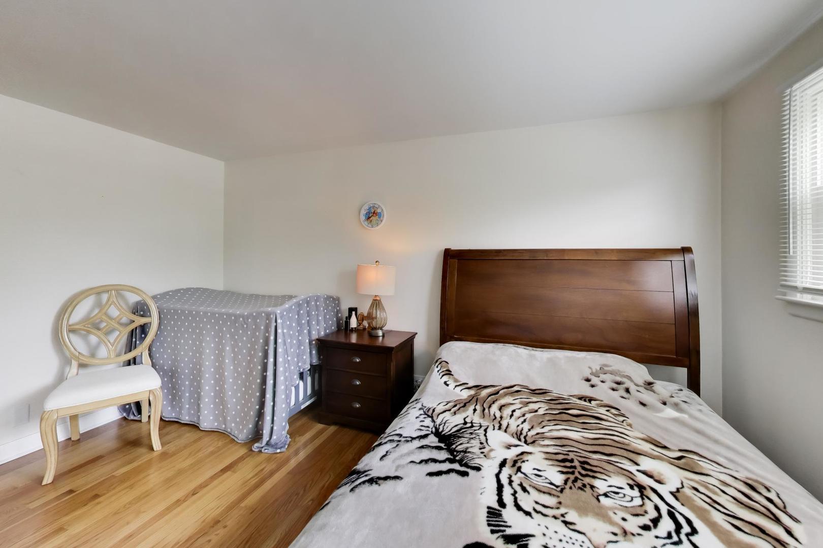 1316 W Plymouth Court, Arlington Heights, IL 60004