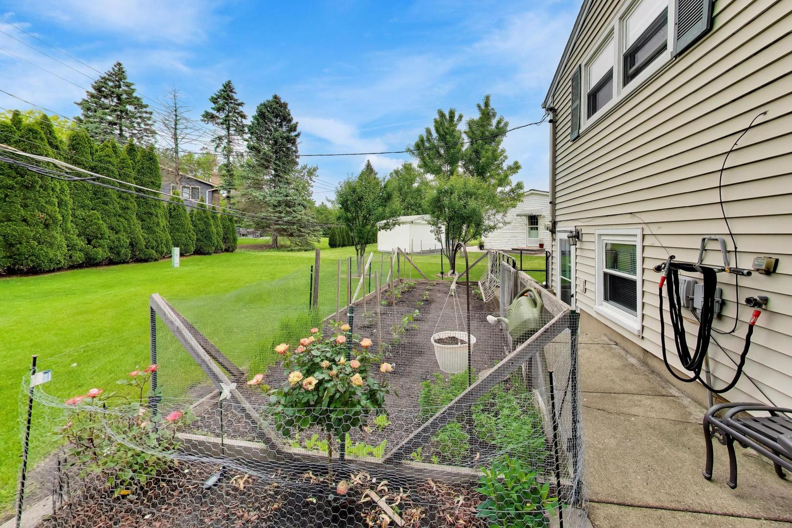 1316 W Plymouth Court, Arlington Heights, IL 60004