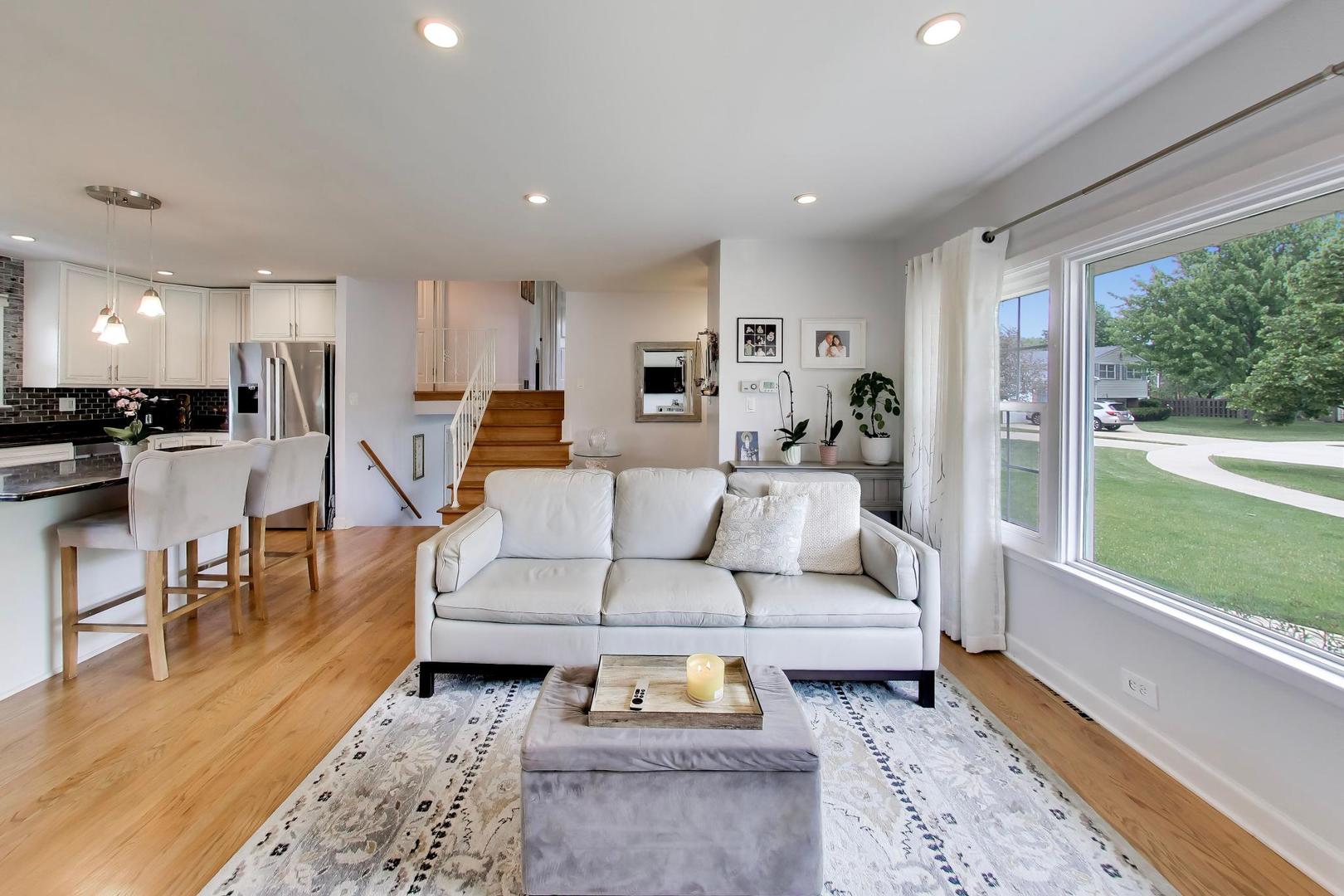 1316 W Plymouth Court, Arlington Heights, IL 60004