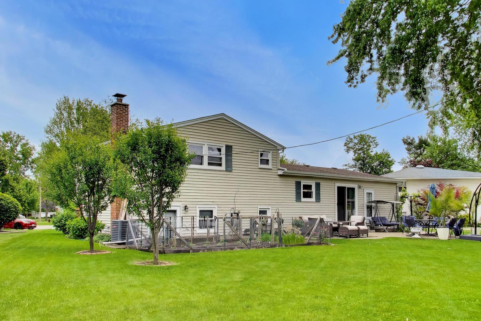 1316 W Plymouth Court, Arlington Heights, IL 60004