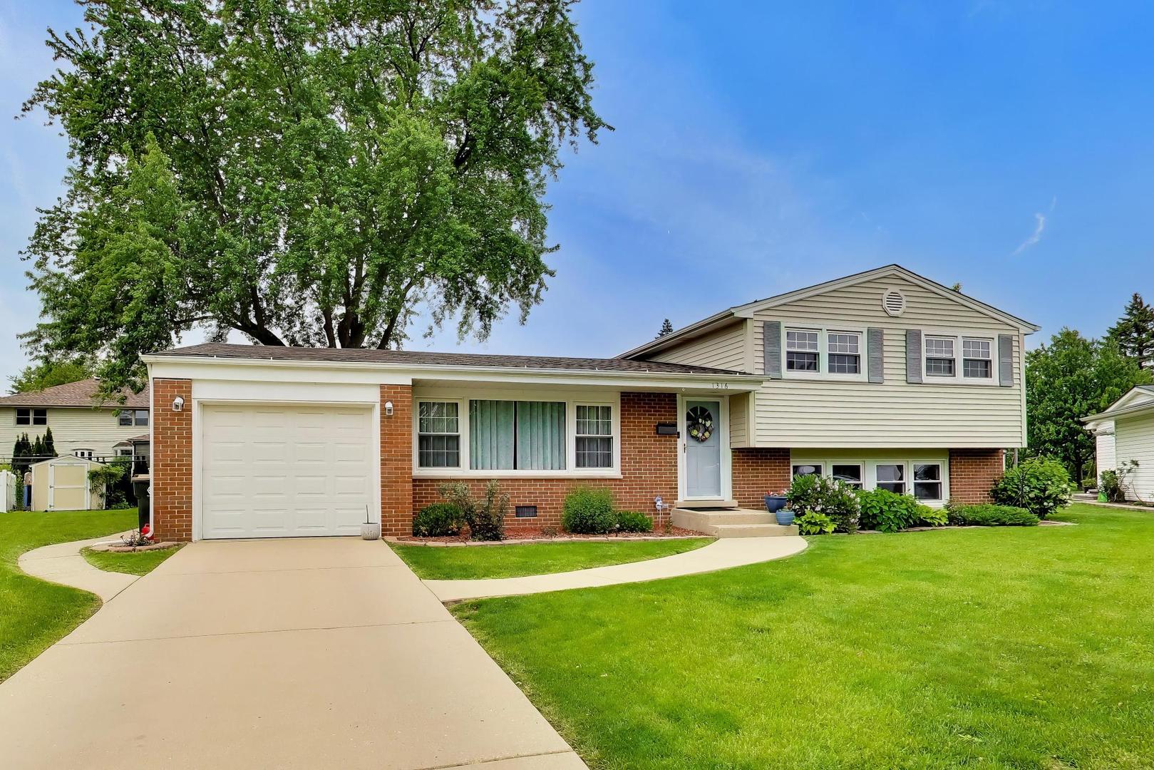 1316 W Plymouth Court, Arlington Heights, IL 60004