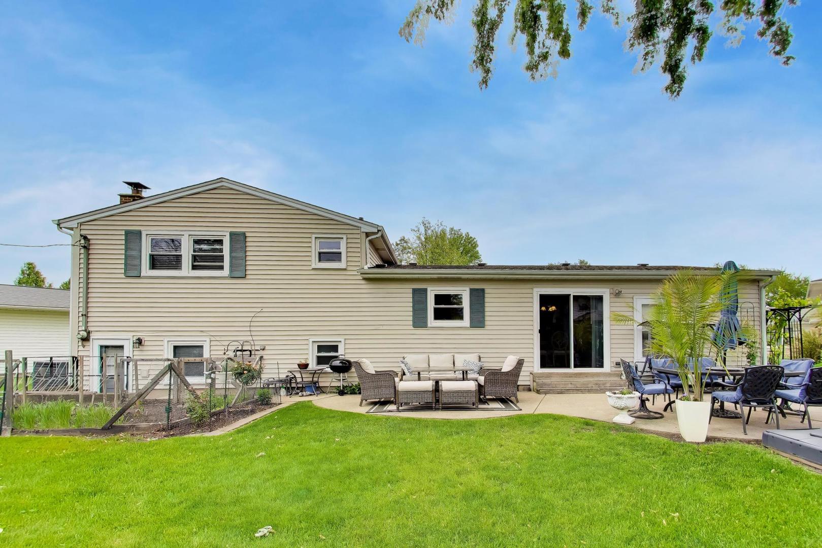 1316 W Plymouth Court, Arlington Heights, IL 60004