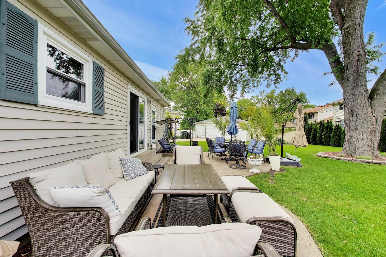 1316 W Plymouth Court, Arlington Heights, IL 60004