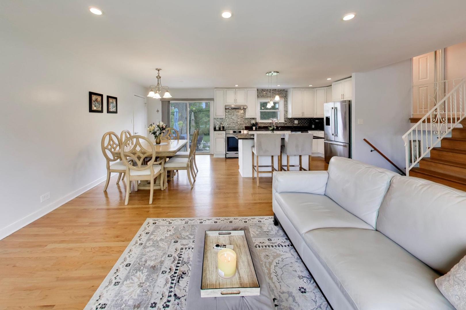1316 W Plymouth Court, Arlington Heights, IL 60004