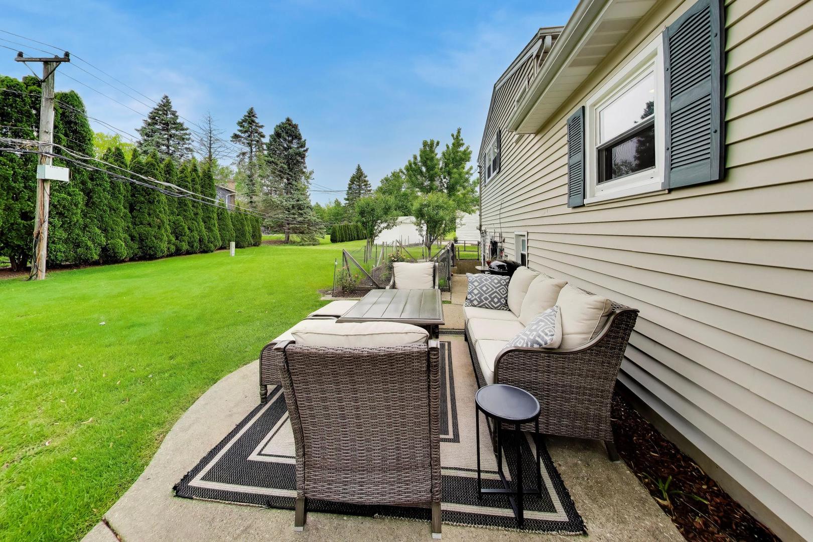 1316 W Plymouth Court, Arlington Heights, IL 60004