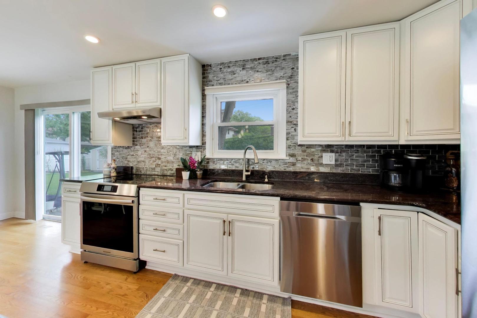 1316 W Plymouth Court, Arlington Heights, IL 60004