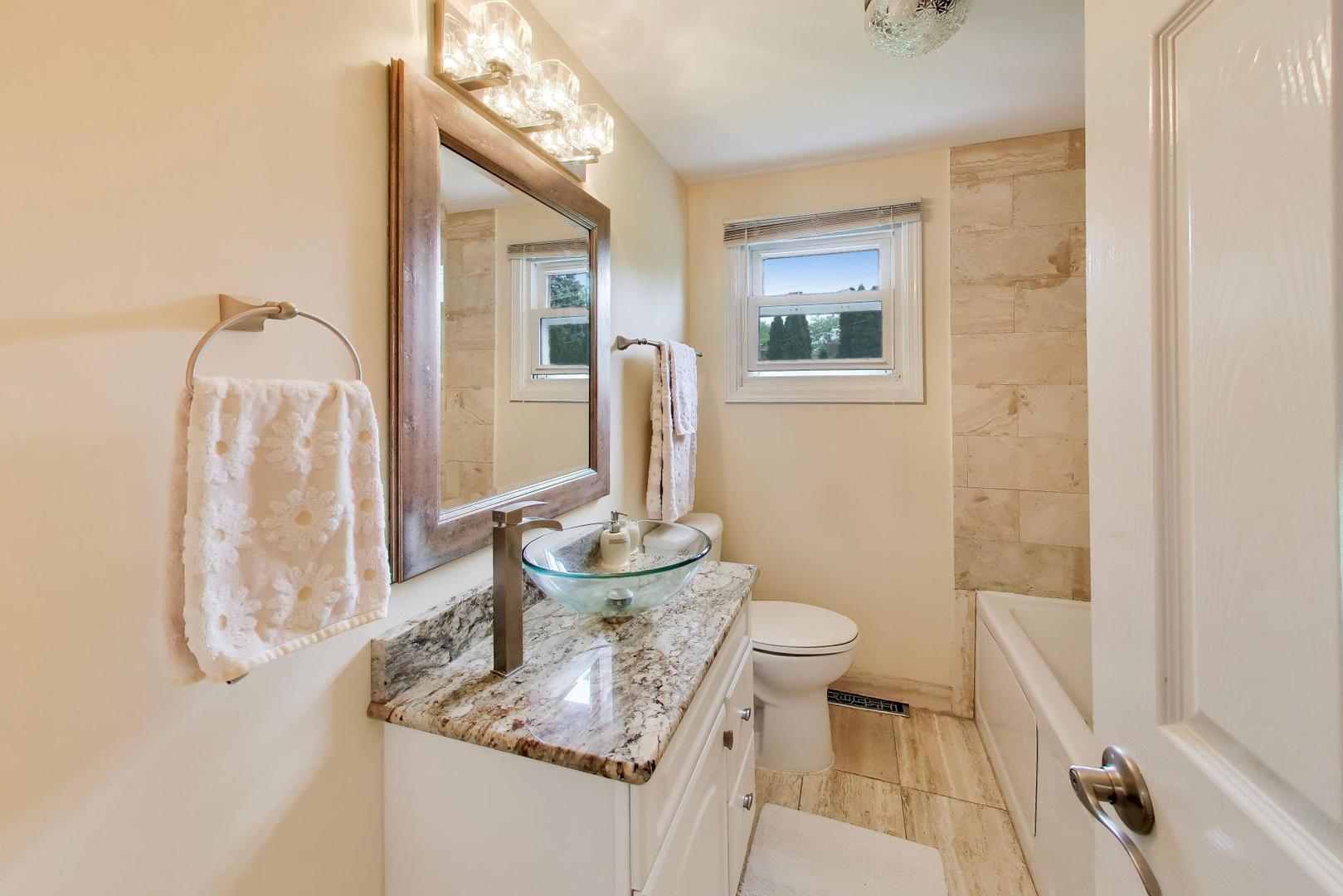 1316 W Plymouth Court, Arlington Heights, IL 60004
