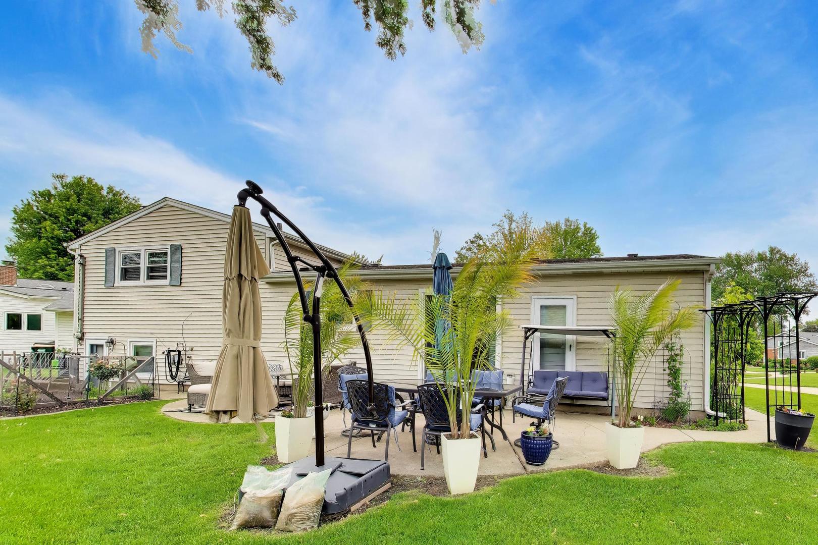 1316 W Plymouth Court, Arlington Heights, IL 60004