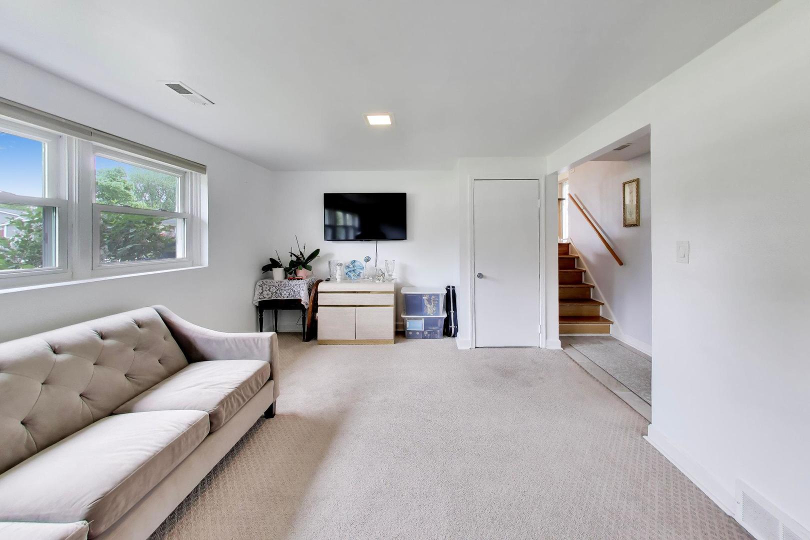1316 W Plymouth Court, Arlington Heights, IL 60004