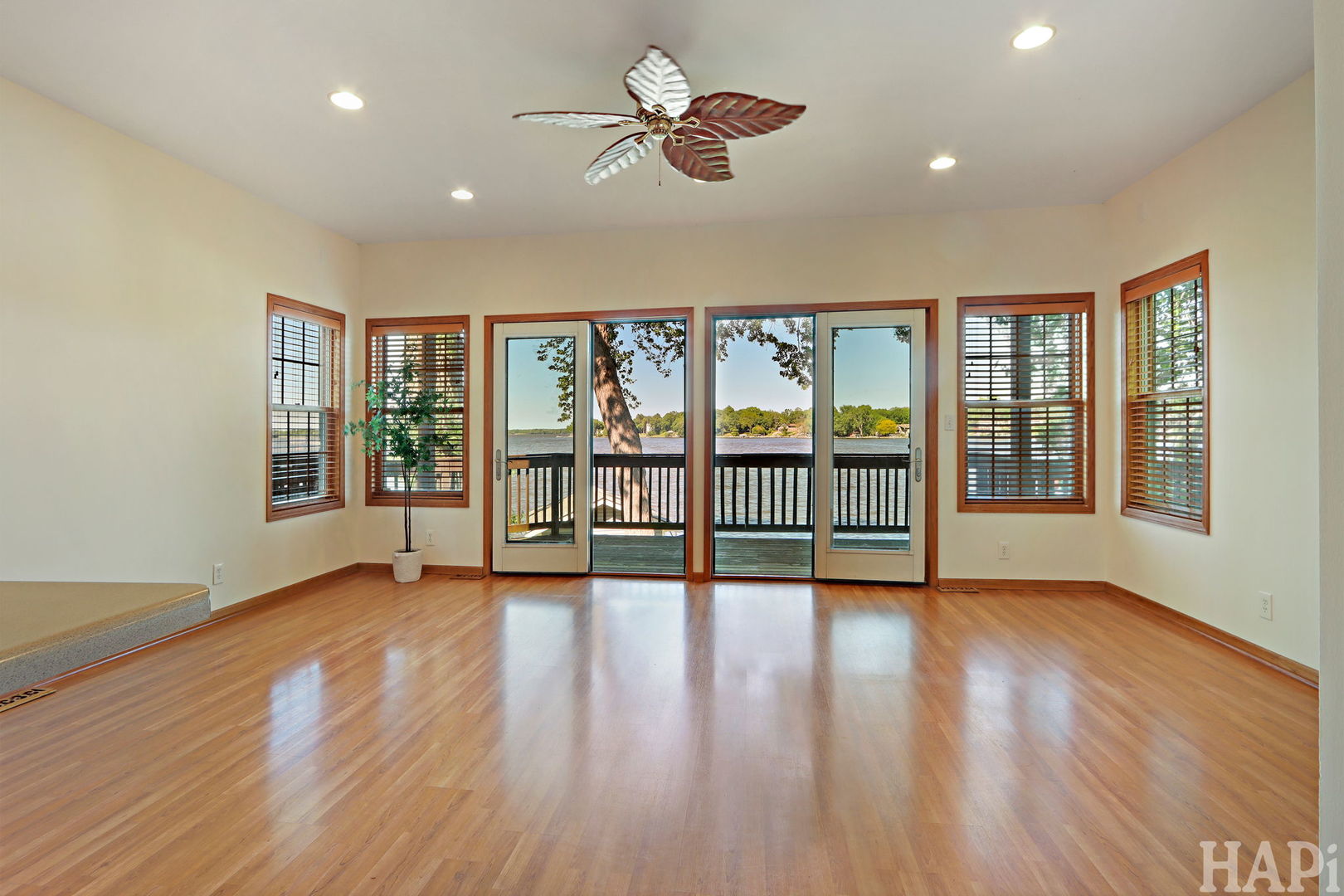 9 Lakeside Lane, Fox Lake, IL 60020