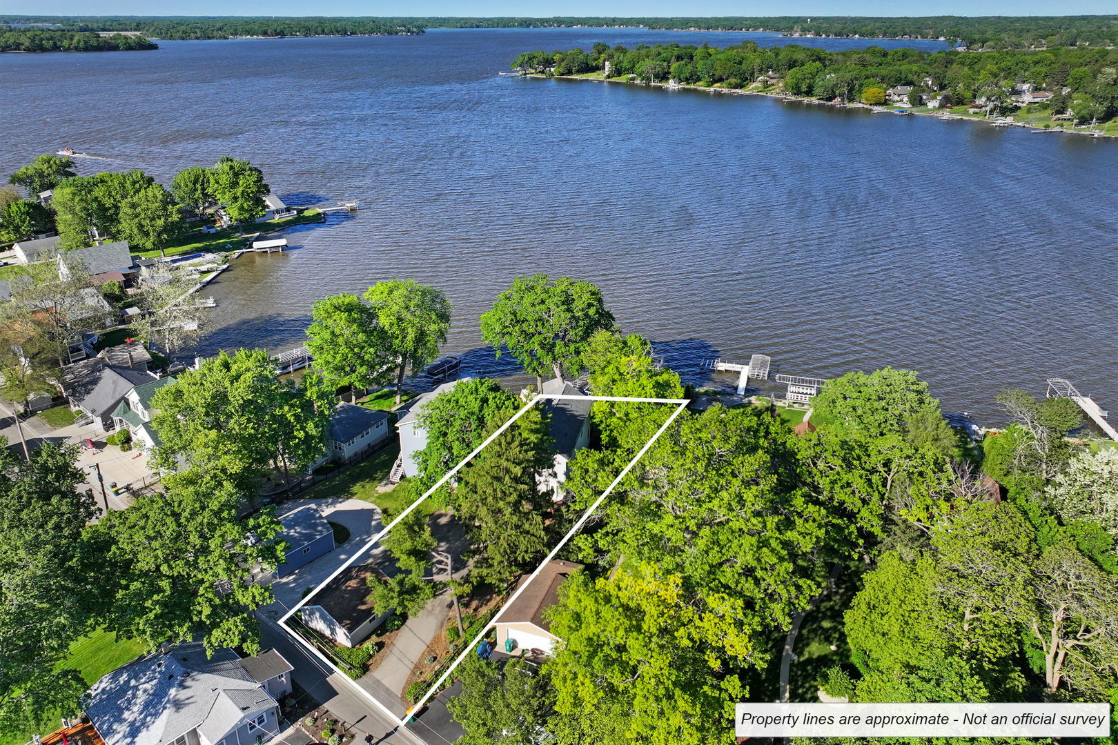 9 Lakeside Lane, Fox Lake, IL 60020