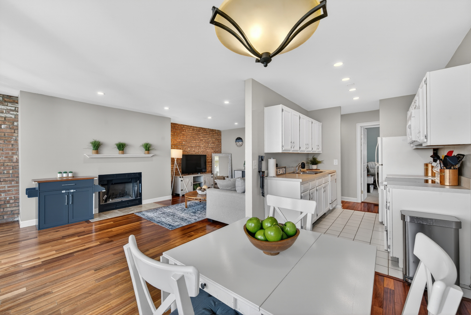 6010 Oakwood Drive #6A, Lisle, IL 60532