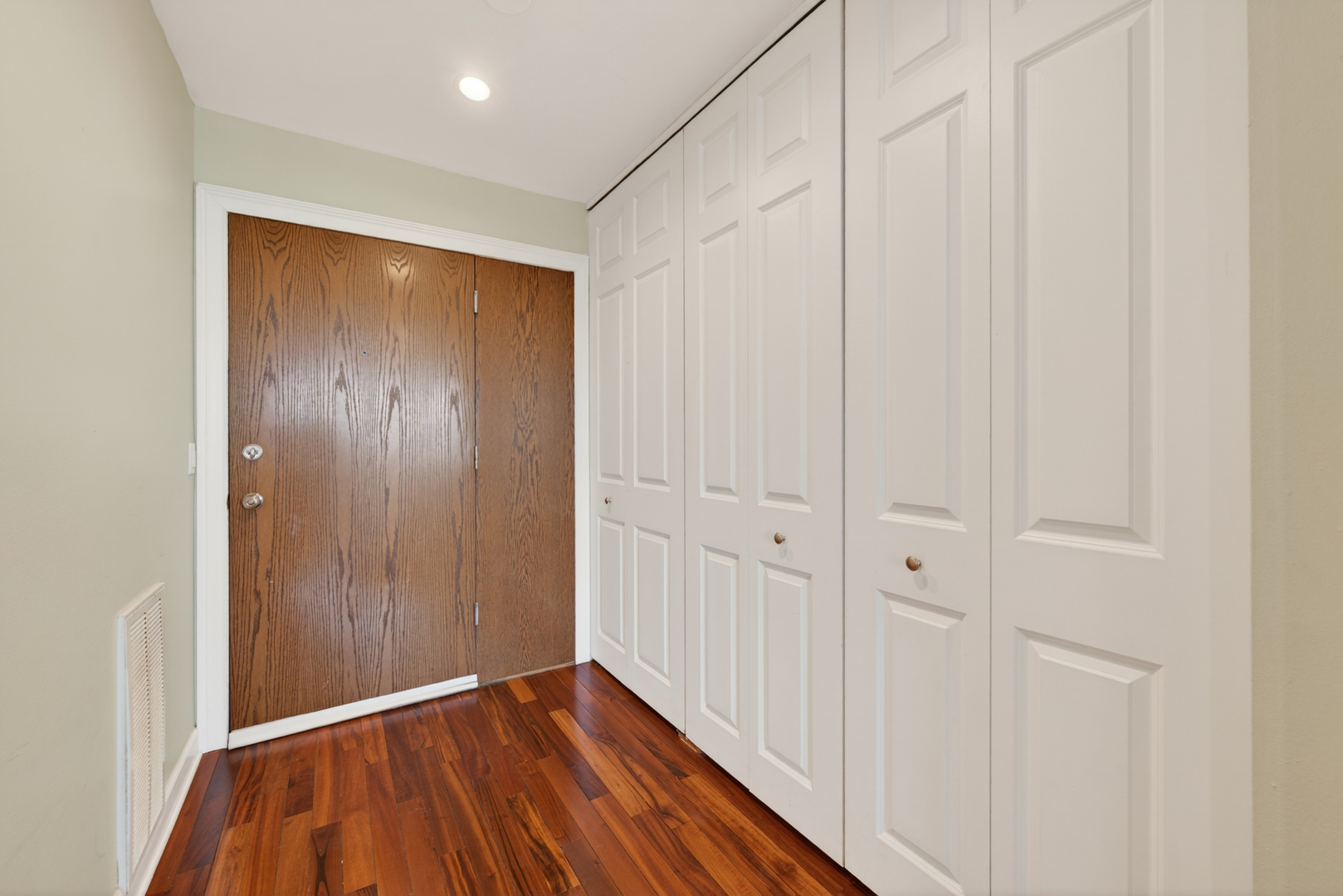 6010 Oakwood Drive #6A, Lisle, IL 60532