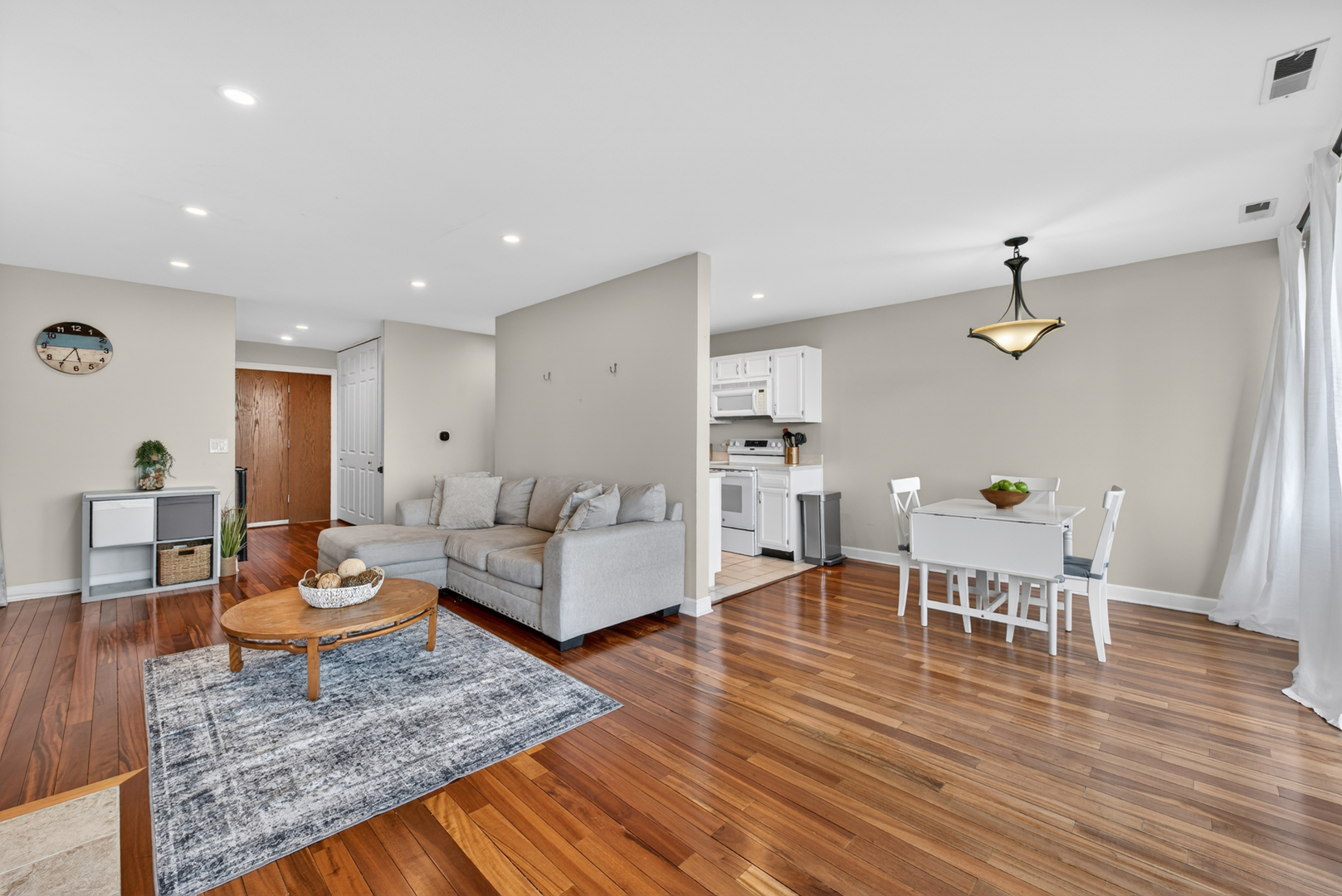 6010 Oakwood Drive #6A, Lisle, IL 60532