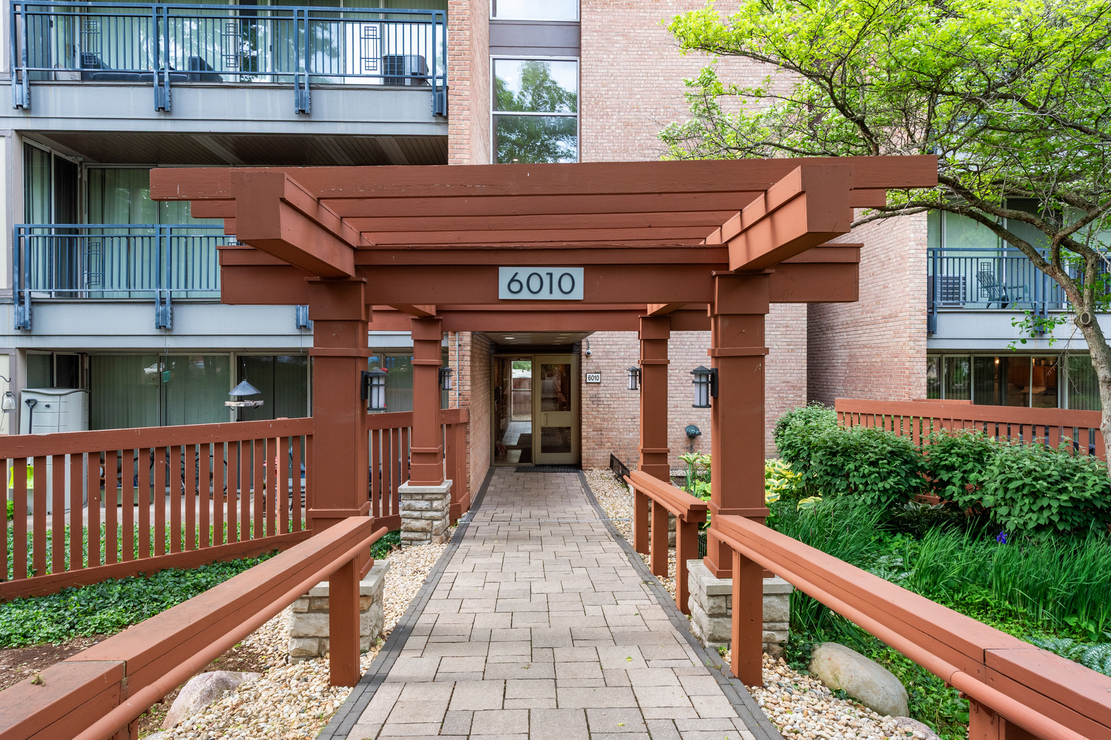 6010 Oakwood Drive #6A, Lisle, IL 60532