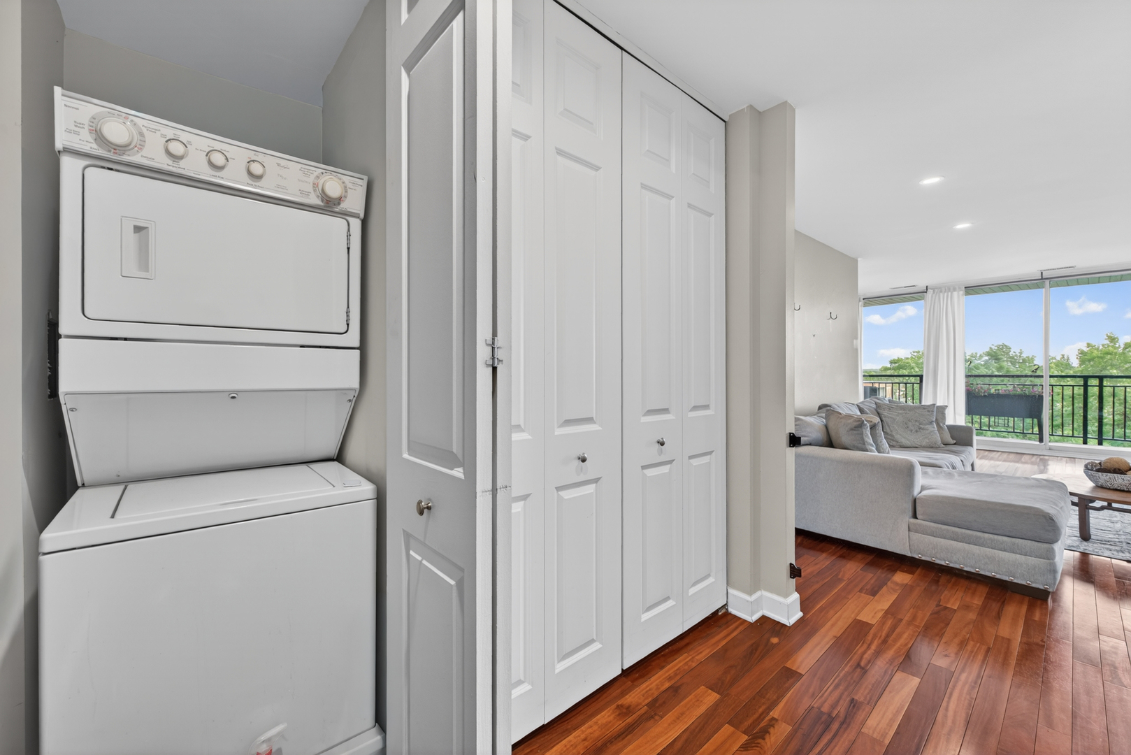6010 Oakwood Drive #6A, Lisle, IL 60532