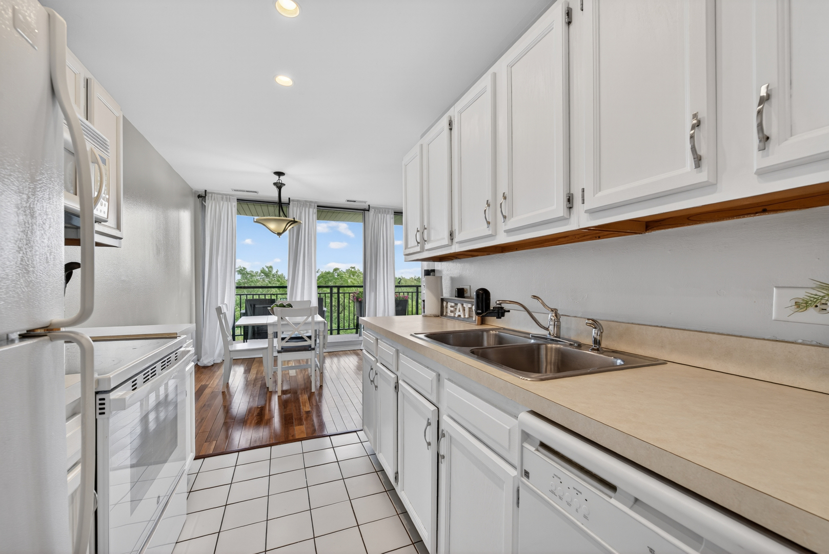 6010 Oakwood Drive #6A, Lisle, IL 60532