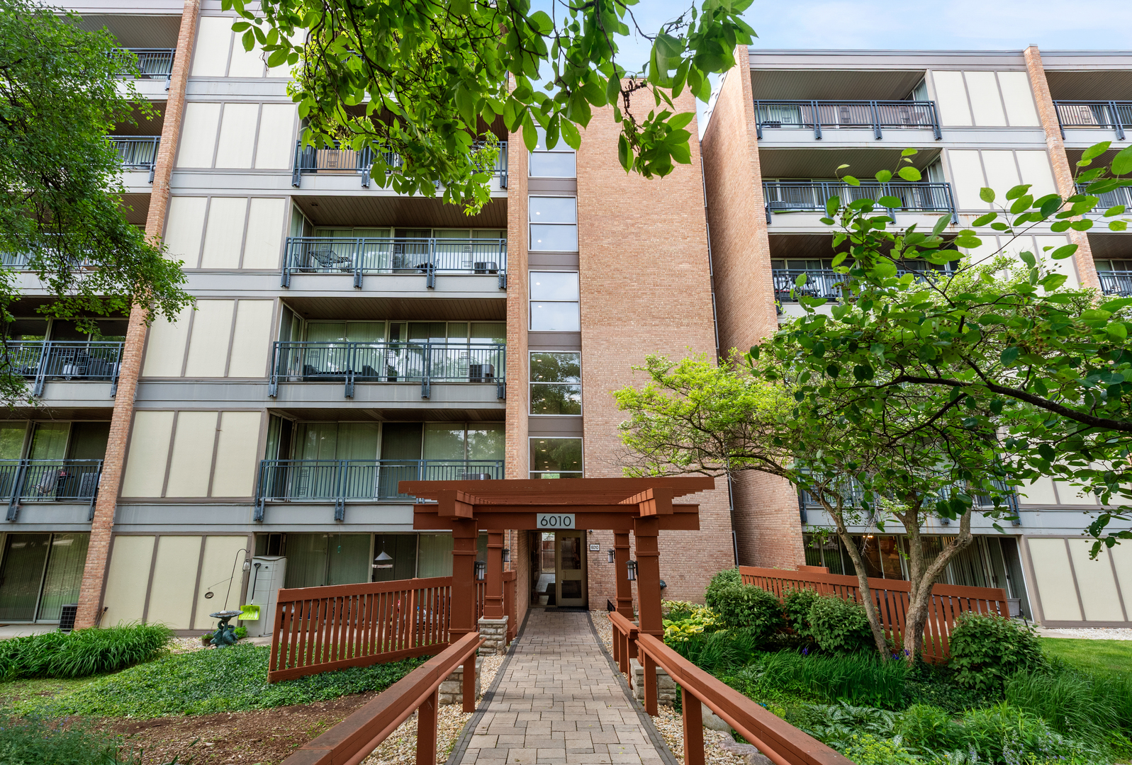 6010 Oakwood Drive #6A, Lisle, IL 60532