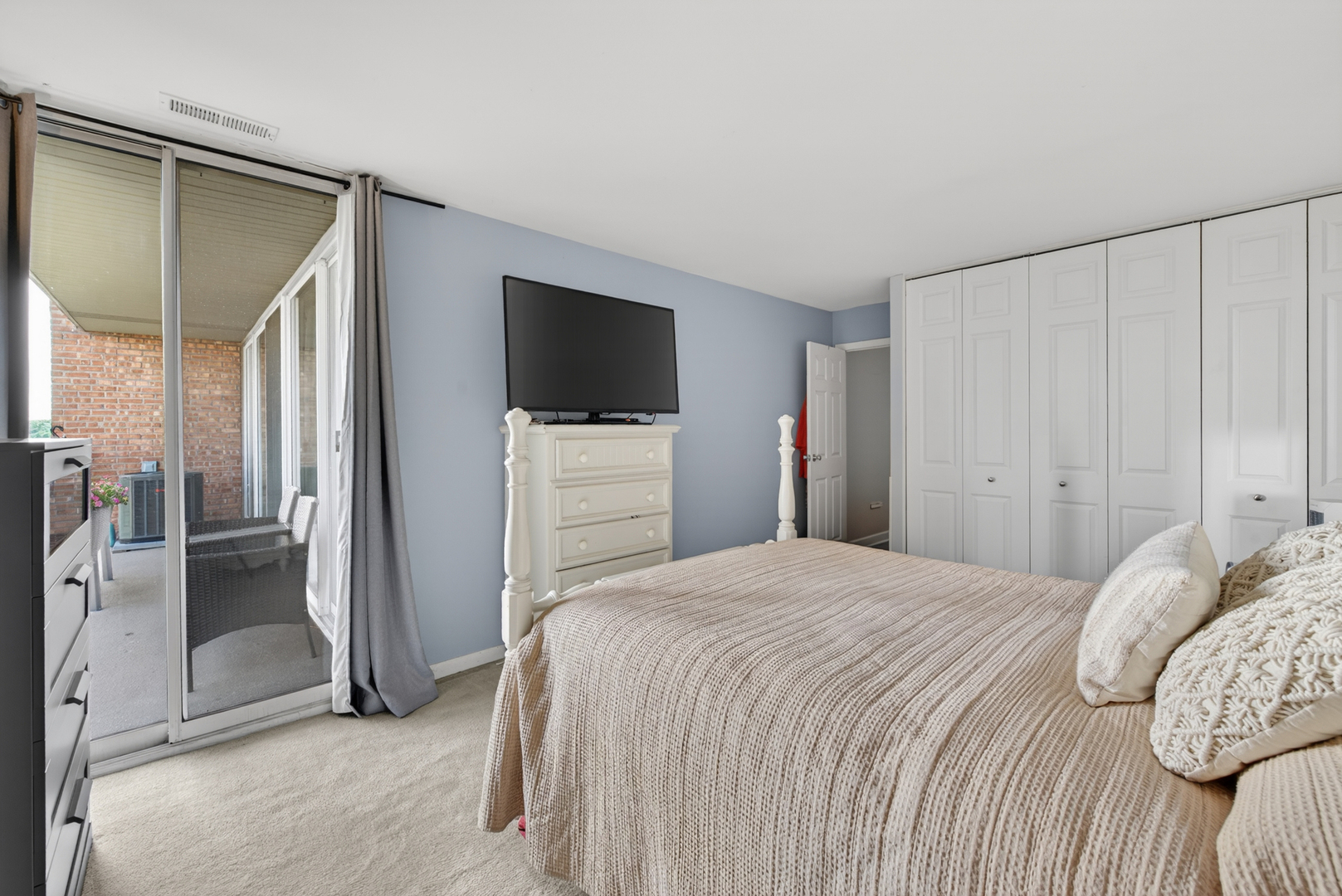 6010 Oakwood Drive #6A, Lisle, IL 60532