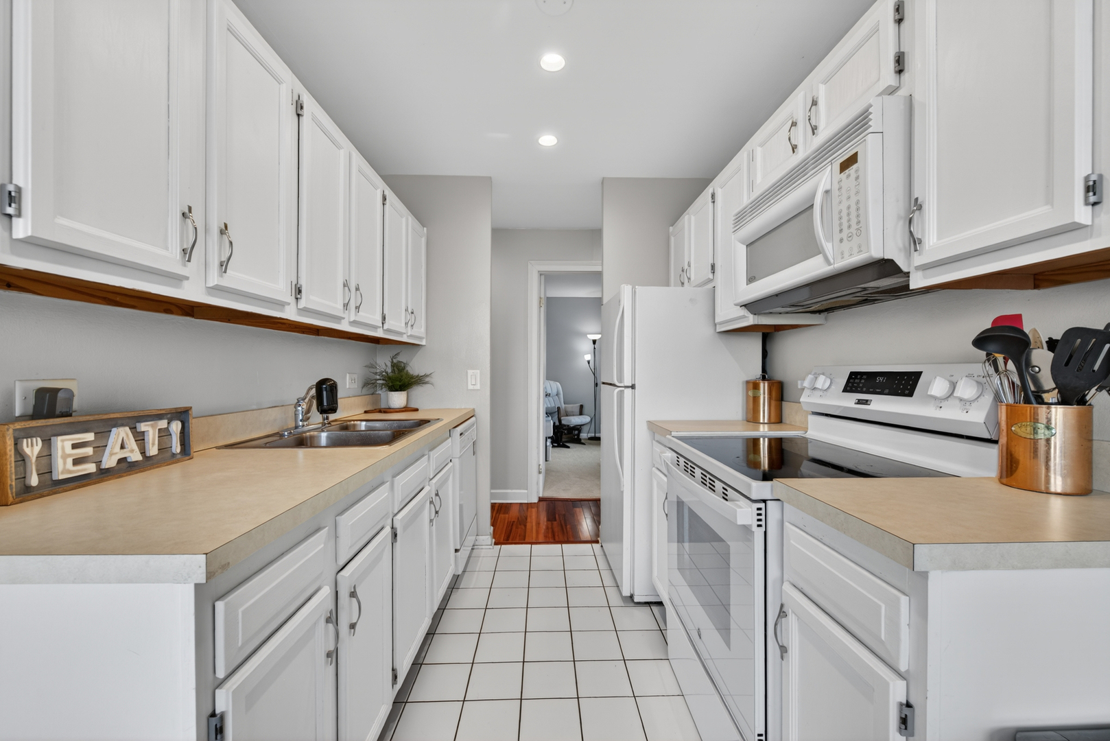 6010 Oakwood Drive #6A, Lisle, IL 60532